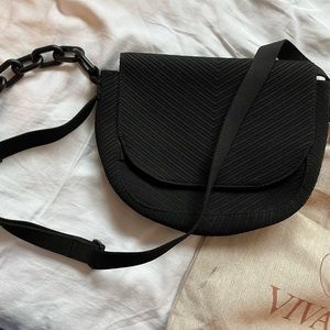 Vivaia knit purse - black